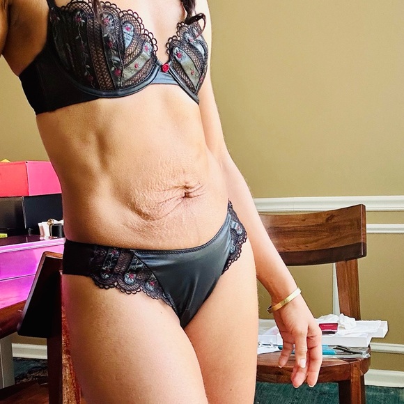 Savage X Fenty Black Caviar Renaissance Rose Brazilian Panty - Picture 12 of 14